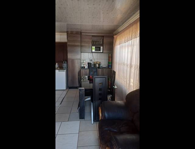 2 BEDROOM HOUSE FOR SALE IN ESSELEN PARK